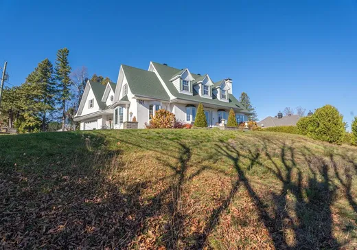 Two or more stories for sale - 531 Rue Principale, Saint-Sauveur, J0R1R6