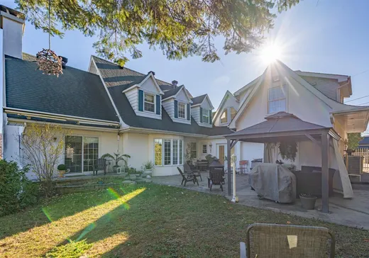 House for sale - 531 Rue Principale, Saint-Sauveur, J0R 1R6