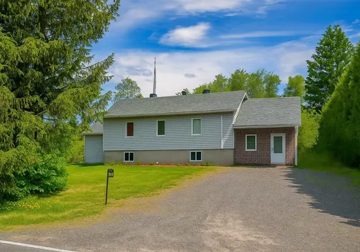 Paliers multiples à vendre - 50 7e rang de Wendover S., St-Cyrille-De-Wendover, J1Z1N2