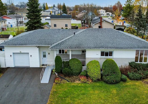 Two or more stories for sale - 26 3e Avenue, L'Épiphanie, J5X3S2