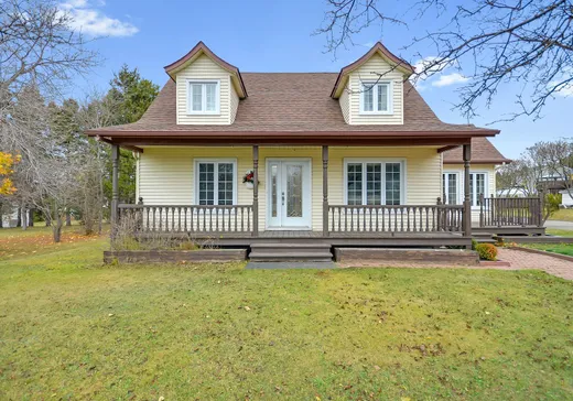 Maison à étages à vendre - 235 Av. Drewitt, Rimouski, G5M1L1