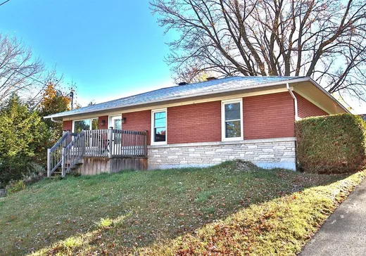 Bungalow à vendre - 26 Rue Boucher, Asbestos, J1T2X7