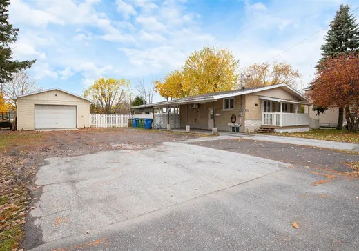 Bungalow for sale - 164 Rue St-Romuald, Farnham, J2N2P2