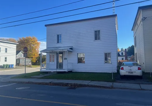 Two or more stories for sale - 98 Rue St-Pierre, Magog, J1X3A2