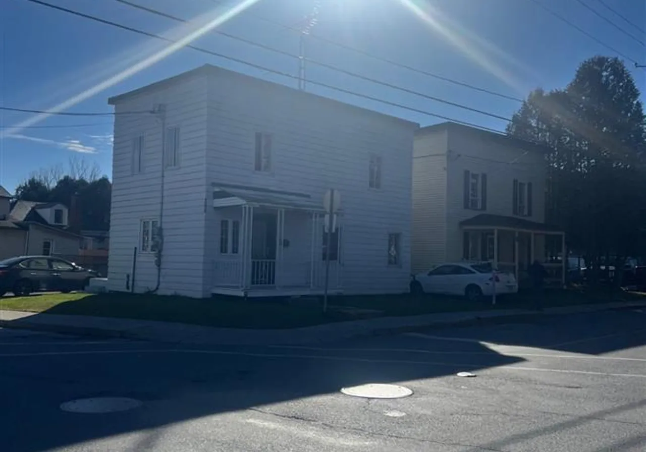 98 Rue St-Pierre — photo 2