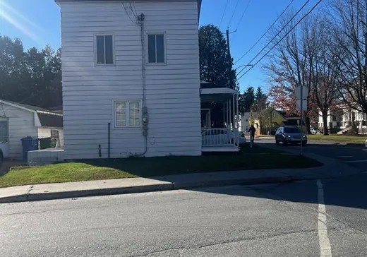 House for sale - 98 Rue St-Pierre, Magog, J1X 3A2
