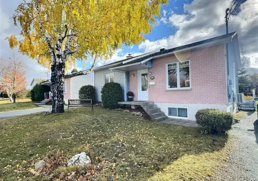 Bungalow à vendre - 1824 Rue des Sous-Bois, Magog, J1X5R4