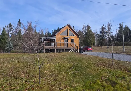 Maison à vendre - 7 Ch. Dufour, Témiscouata-sur-le-Lac, G0L 1E0