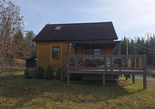 Maison à vendre - 7 Ch. Dufour, Témiscouata-sur-le-Lac, G0L 1E0