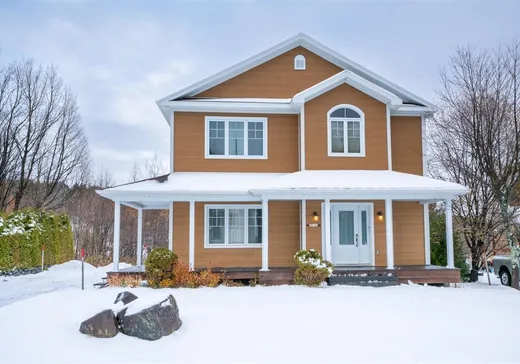 Two or more stories for sale - 68 Rue des Granites, St-Ferreol-les-Neiges, G0A3R0