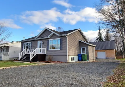 Two or more stories for sale - 402 Rue de l'Église, Sept-Îles, G0G1H0