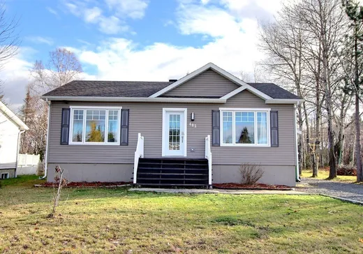 House for sale - 402 Rue de l'Église, Sept-Îles, G0G 1H0