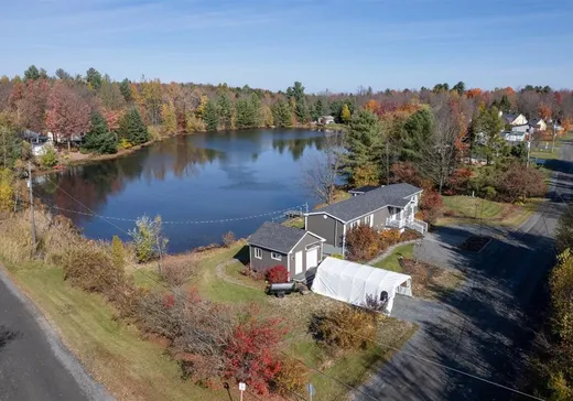 Bungalow à vendre - 135 Rue Hamel, Saint-Félix-de-Kingsey, J0B2T0