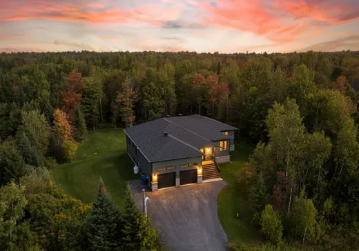 Two or more stories for sale - 193 Rue du Poète, Magog, J1X0G8