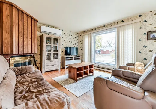 Maison à vendre - 281 Rue Clifton, Otterburn Park, J3H 1W9