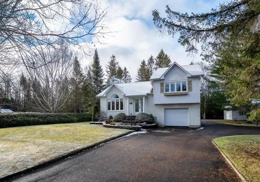 Maison à vendre - 527 Rue des Azalées, Mont-Laurier, J9L 0B8