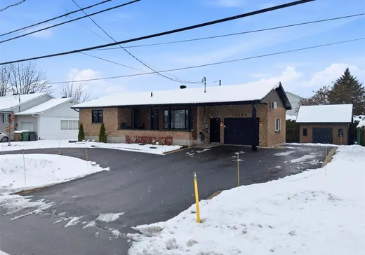 Maison à vendre - 2380 Rue St-Pierre, Drummondville, J2C 5M5