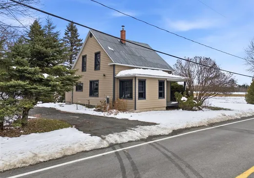 Bungalow for sale - 220 Ch. Tourville, St-Nicephore, J2A3X5