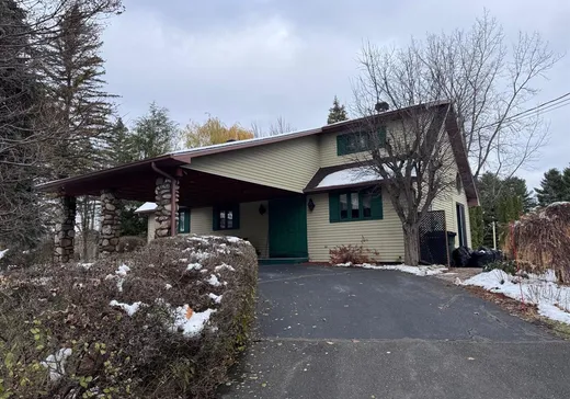 Two or more stories for sale - 50 Rue Reid, Drummondville, J2B8S2