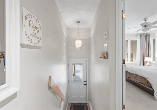 Maison à vendre - 122 Av. Hochar, Saint-Sauveur, J0R 1R3