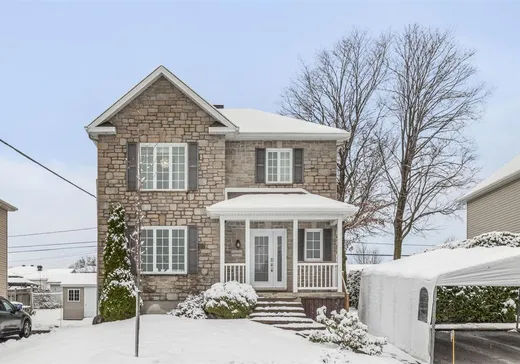 Maison à étages à vendre - 13893 Rue Picasso, Saint-Emile, G3E0C5