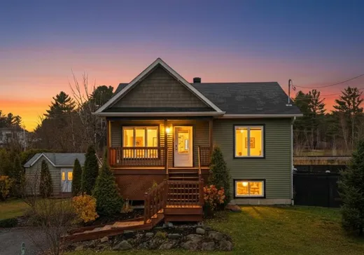House for sale - 19 Rue Monseigneur-Vel, Magog, J1X 3W5