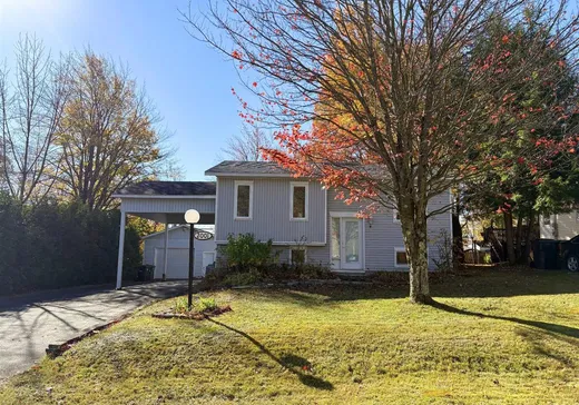 Maison à vendre - 2001 Rue des Sources, Sherbrooke, J1R 0J5