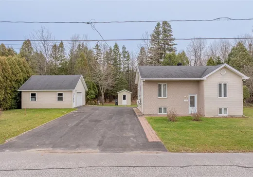 Bungalow à vendre - 172 Rue Bourque, Saint-Marc-des-Carrières, G0A4B0
