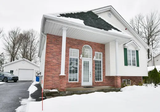 Maison à étages à vendre - 107 Rue de l'Émeraude, Saint-Colomban, J5K2C8