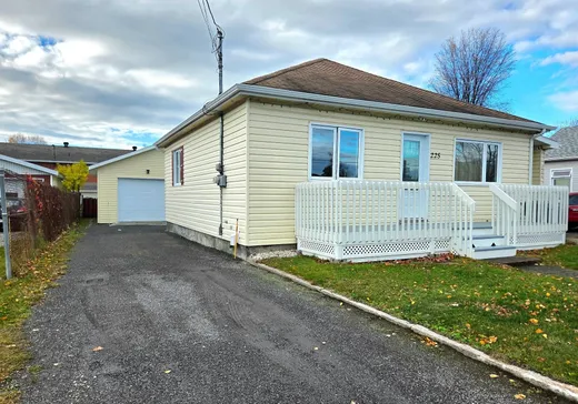 Two or more stories for sale - 225 Rue St-Joseph, Matane, G4W1N5