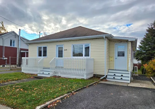 House for sale - 225 Rue St-Joseph, Matane, G4W 1N5