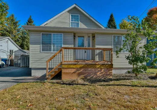 Maison à étages à vendre - 340 26e Avenue, Pointe-Calumet, J0N1G0