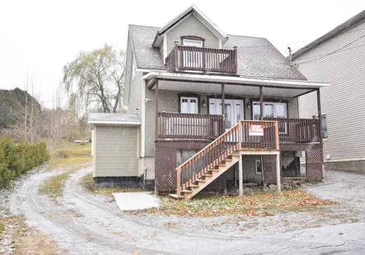 Maison à étages à vendre - 2460 Rue Commerciale S., Témiscouata-sur-le-Lac, G0L1X0