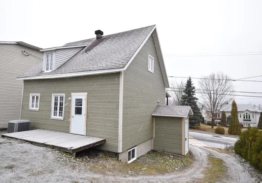 Maison à vendre - 2460 Rue Commerciale S., Témiscouata-sur-le-Lac, G0L 1X0