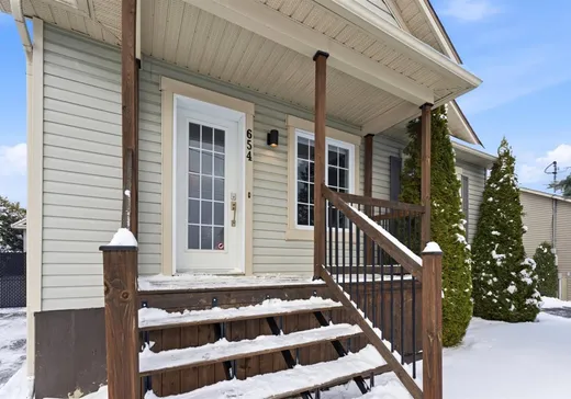 Maison à vendre - 654 Rue Ste-Claire, Rock Forest-Saint-Élie-Deauville, J1R 0V1