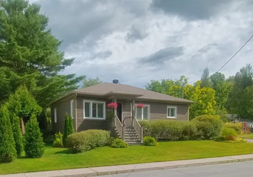 Bungalow à vendre - 420 Rue Merry S., Magog, J1X3L9