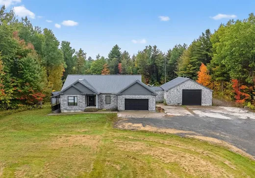 Bungalow à vendre - 14250 Boul. Laurier, Terrebonne, J7M1W6