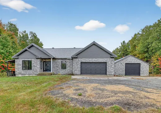 Maison à vendre - 14250 Boul. Laurier, Terrebonne, J7M 1W6