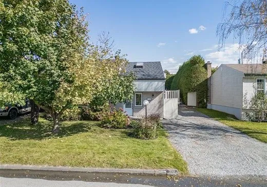 Maison à vendre - 124 Rue Croteau, Rock Forest-Saint-Élie-Deauville, J1R 0L8