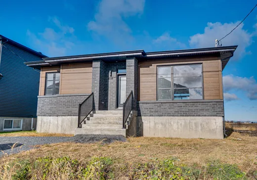 Two or more stories for sale - 71 Rue des Récoltes, Sainte-Barbe, J0S1P0