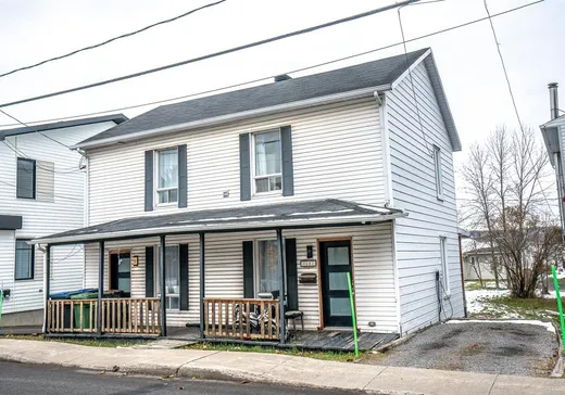Two or more stories for sale - 3481 Rue St-Laurent, Lévis, G6V3W4