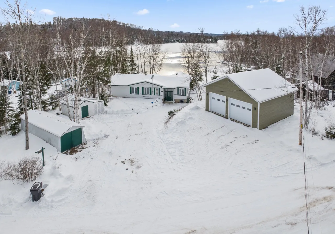 2040 Ch. du Lac-St-Stanislas N. — photo 1