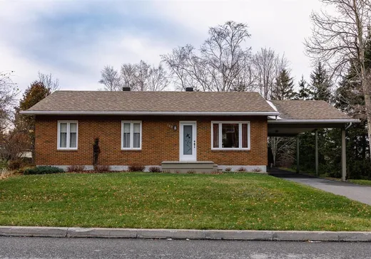 Bungalow for sale - 183 11e Rue O., Sainte-Anne-des-Monts, G4V2P1