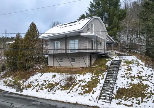 Two or more stories for sale - 560 9e Avenue, Beauceville, G5X1J4