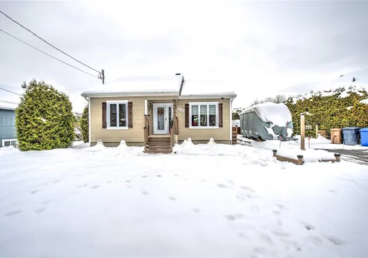 Bungalow à vendre - 842 Boul. des Monts, Sainte-Adèle, J8B1K4