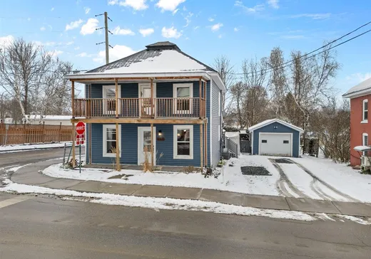 Two or more stories for sale - 352 Rue St-Edmond, Coaticook, J1A1H8