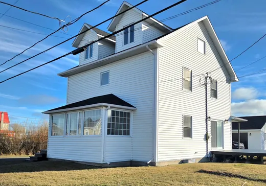 Maison à étages à vendre - 1939 Rue de Matane-sur-Mer, Matane, G4W3M6