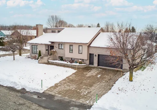 House for sale - 803 Rue Denis, Louiseville, J5V 2X8