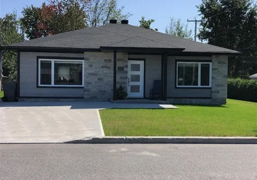 Bungalow à vendre - 3912 Rue Émile-Deschênes, Shawinigan-Sud, G9P5B1