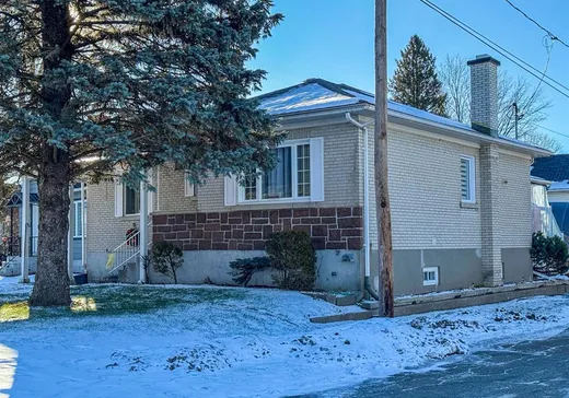 Bungalow for sale - 4 Rue Hamelin, Lachute, J8H2W9